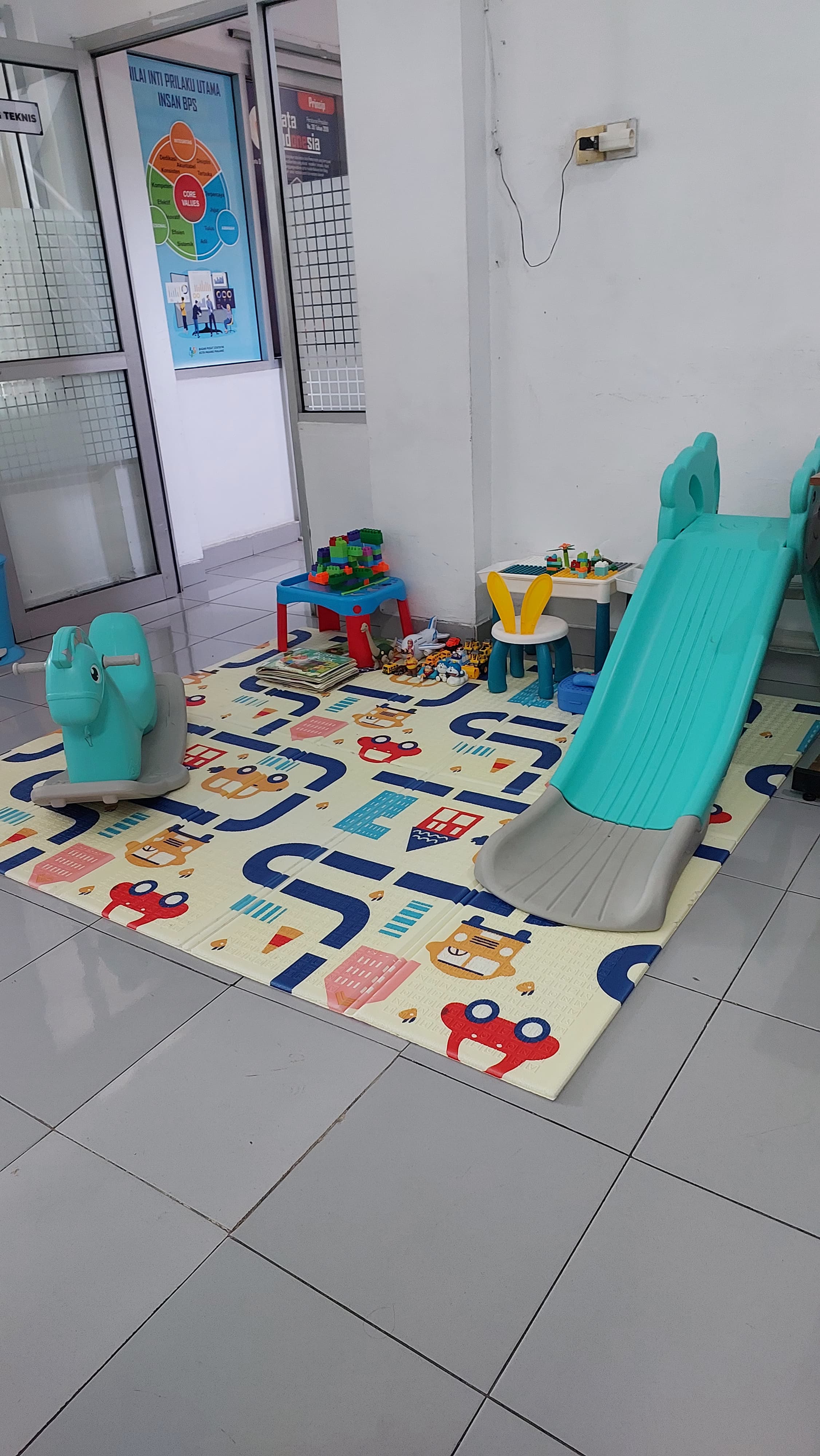 18.c.k12 area bermain anak.jpg