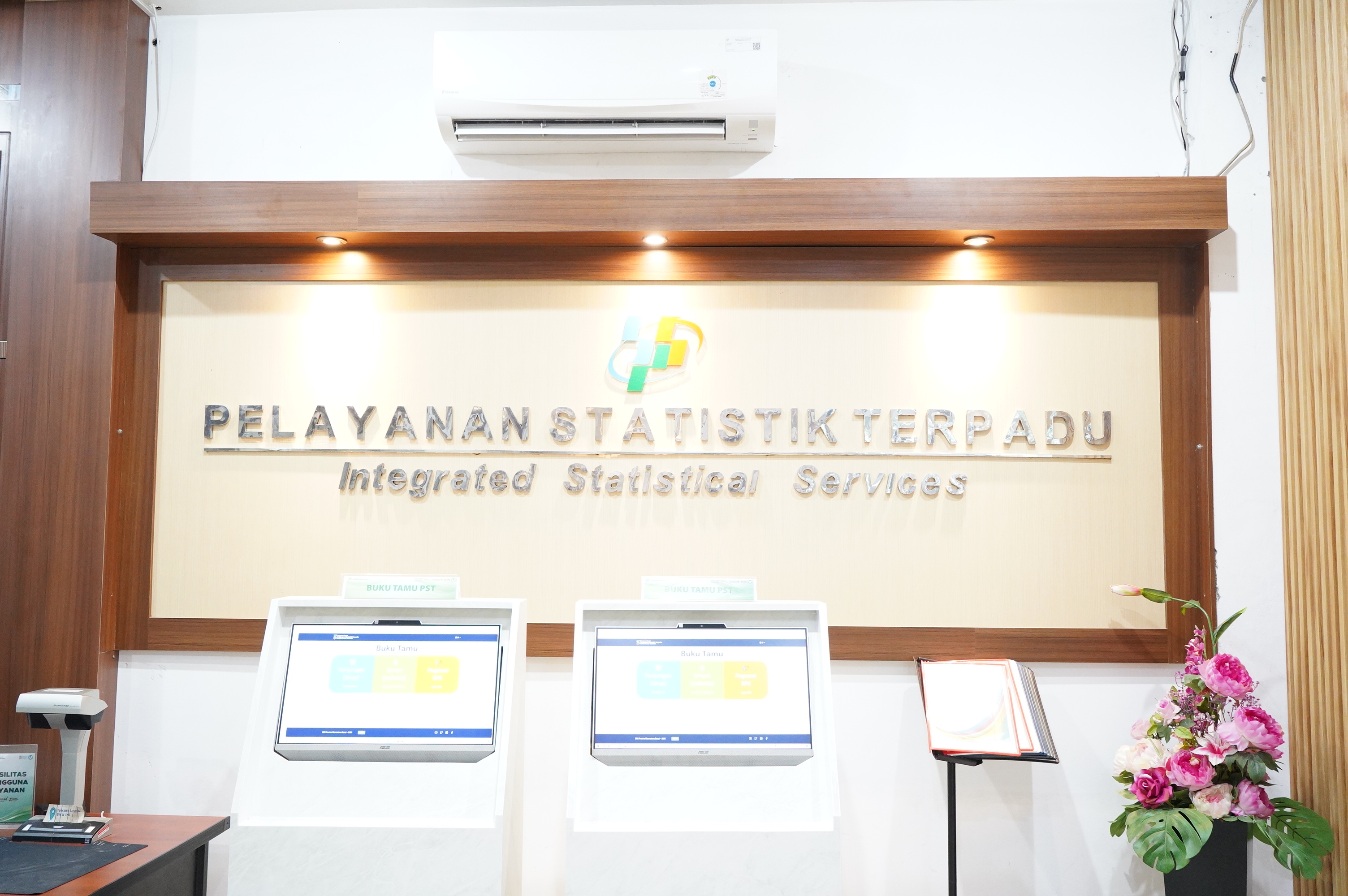 meja buku tamu